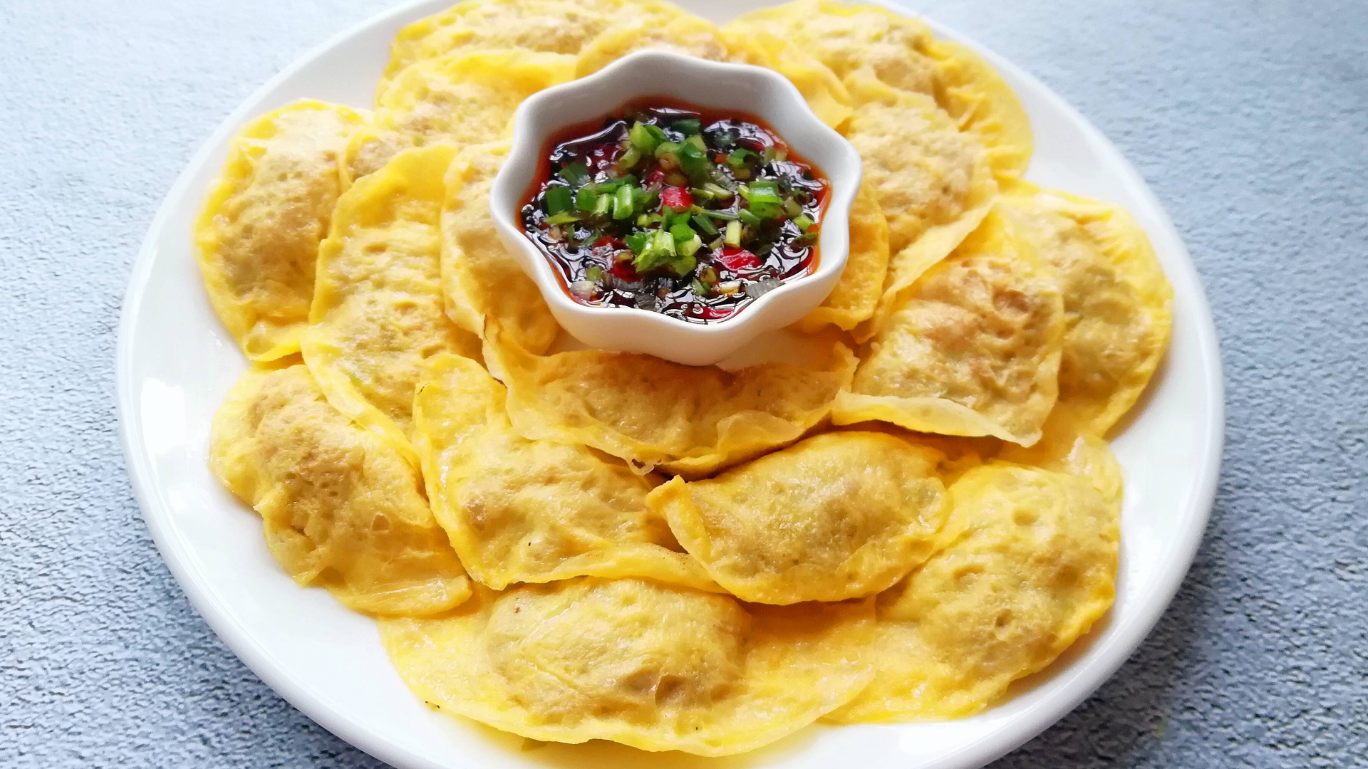 辞旧迎新,招财进宝,黄金蛋饺开启你的幸福团圆年夜饭!